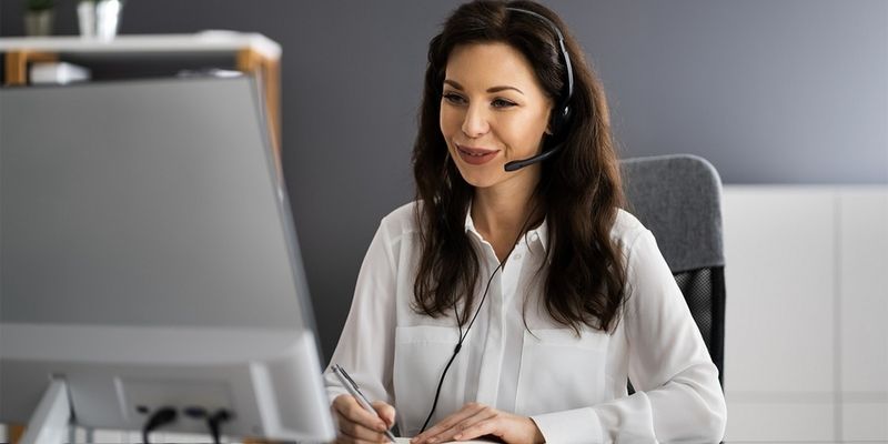 Trợ lý hành chính xử lý các công việc liên quan